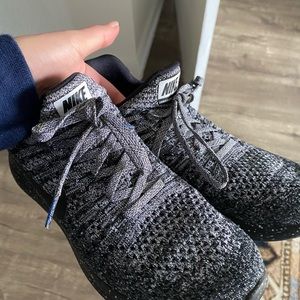 Nike Running Sneakers / Slip on Lunar Flyknit